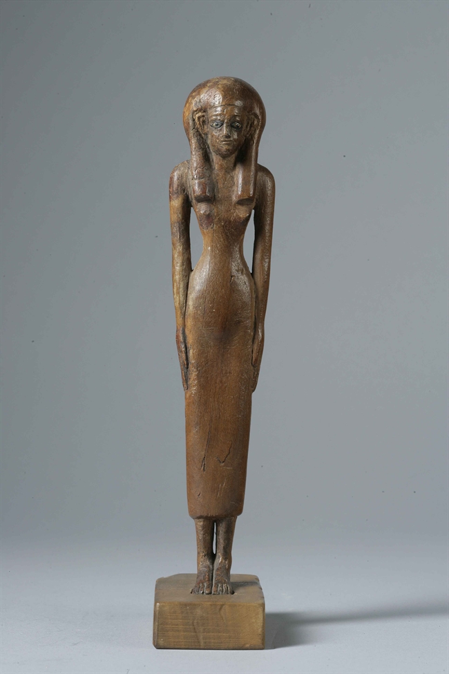 Statuette of a woman